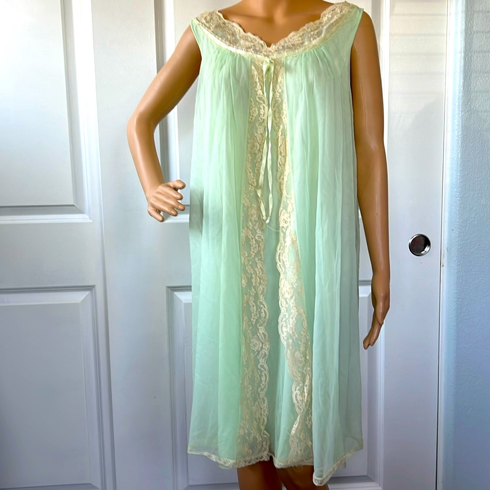 Vtg 1960s dreamy MINT GREEN ribbon lace PEIGNOIR nightgown M nylon 2 layers
